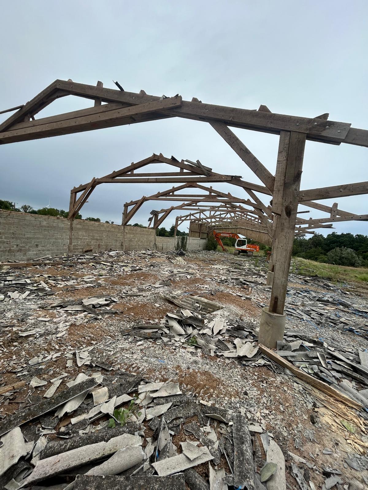 Démolition totale d'un bâtiment